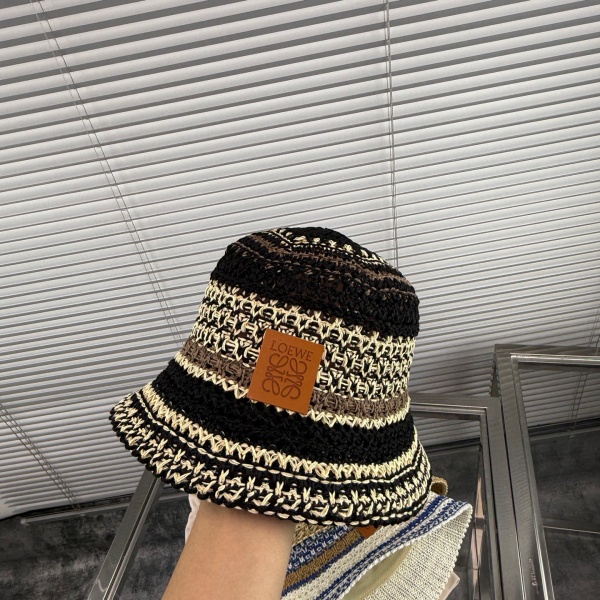 旬顔コーデ 手編み調ストライプ LOEWE サマーハット 日差し対策 ロエベ 人気上昇