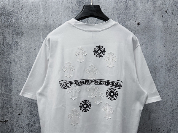 クロスグラフィック ワンポイントデザイン 着回し力 CHROME HEARTS クロムハーツ コピー 半袖Tシャツ トレンド感