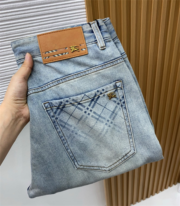 2026トレンド春夏バーバリージーンズスーパーコピー BURBERRYファッション性抜群リラックス感