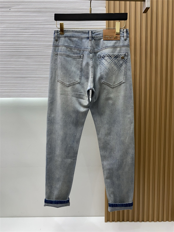 2026トレンド春夏バーバリージーンズスーパーコピー BURBERRYファッション性抜群リラックス感