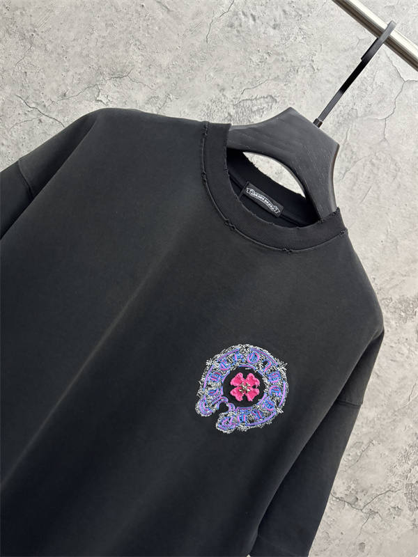カラーフローラルモチーフ 刺繍ロゴ デザイン性 CHROME HEARTS クロムハーツ コピー 半袖Tシャツ 旬アイテム