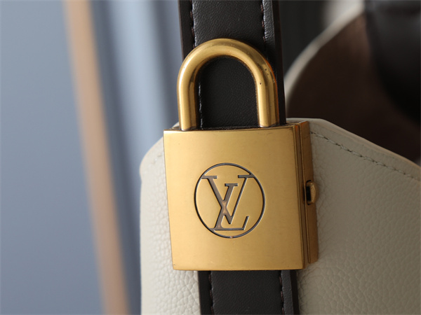 バイカラーデザイン ワンショルダー ポーチ付き 存在感 コーデ映え LOUIS VUITTON ルイヴィトン コピー バッグ 大人カジュアル
