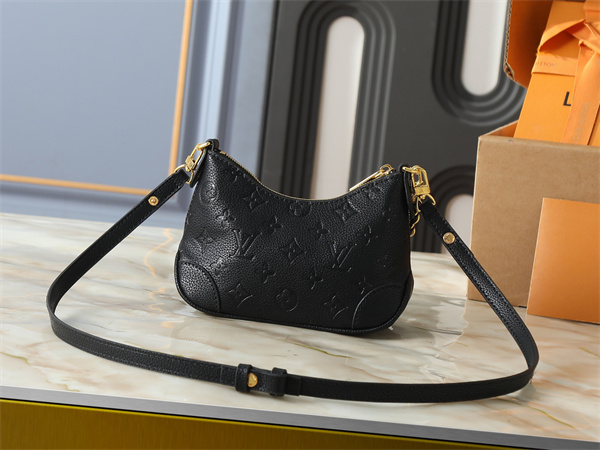 ハーフムーンシルエット ゴールドチェーン ミニサイズ タイムレスデザイン LOUIS VUITTON ルイヴィトン コピー バッグ 大人エレガント