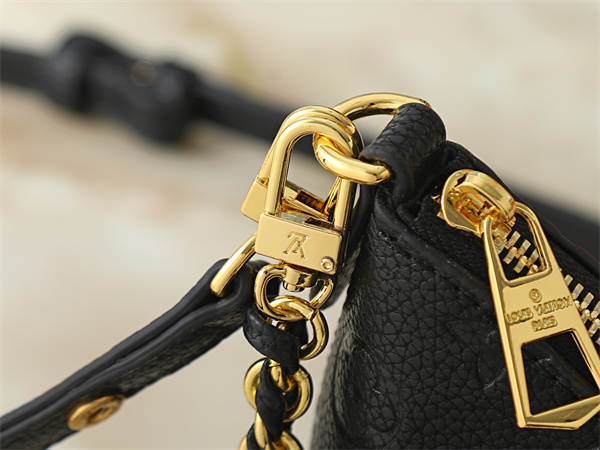 ハーフムーンシルエット ゴールドチェーン ミニサイズ タイムレスデザイン LOUIS VUITTON ルイヴィトン コピー バッグ 大人エレガント