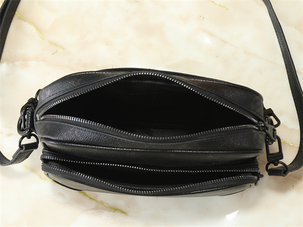 クロスボディスタイル ミニバッグ レザー調フォルム シンプル仕立て LOUIS VUITTON ルイヴィトン コピー バッグ 日常使いアイテム