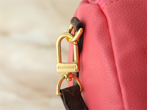 バイカラーデザイン モノグラムアクセント コンパクトフォルム 存在感ある佇まい LOUIS VUITTON ルイヴィトン コピー バッグ
