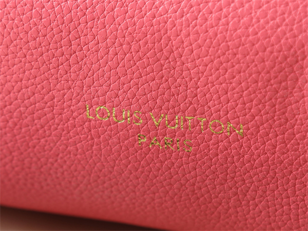 バイカラーデザイン モノグラムアクセント コンパクトフォルム 存在感ある佇まい LOUIS VUITTON ルイヴィトン コピー バッグ