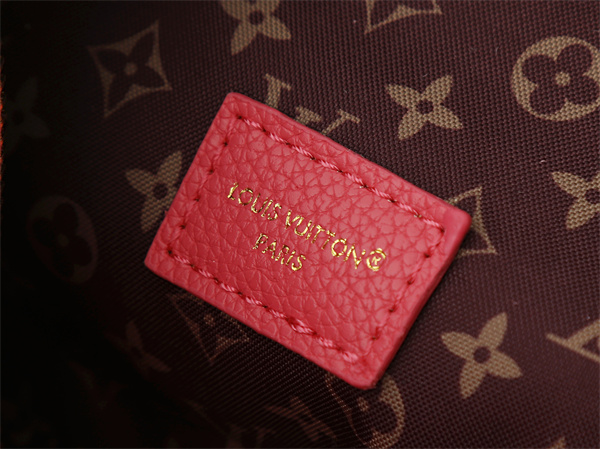 バイカラーデザイン モノグラムアクセント コンパクトフォルム 存在感ある佇まい LOUIS VUITTON ルイヴィトン コピー バッグ