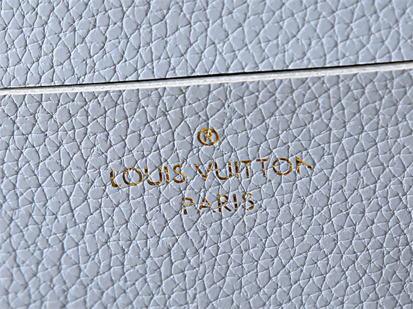 ゴールド金具 ショルダースタイル 柔らかカラー LOUIS VUITTON ルイヴィトン コピー コンパクトバッグ モダンコーデ