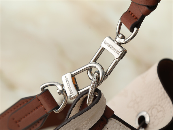 レザーアクセント 柔らかフォルム 収納力重視 LOUIS VUITTON ルイヴィトン コピー ショルダーバッグ デイリーユース
