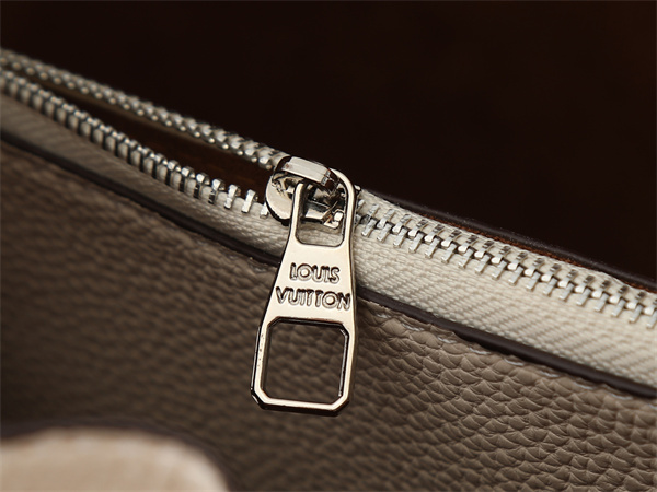レザーアクセント 柔らかフォルム 収納力重視 LOUIS VUITTON ルイヴィトン コピー ショルダーバッグ デイリーユース