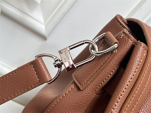 ショルダーストラップ付き スクエアフォルム 柔らかな質感 LOUIS VUITTON ルイヴィトン コピー ハンドバッグ 日常使い