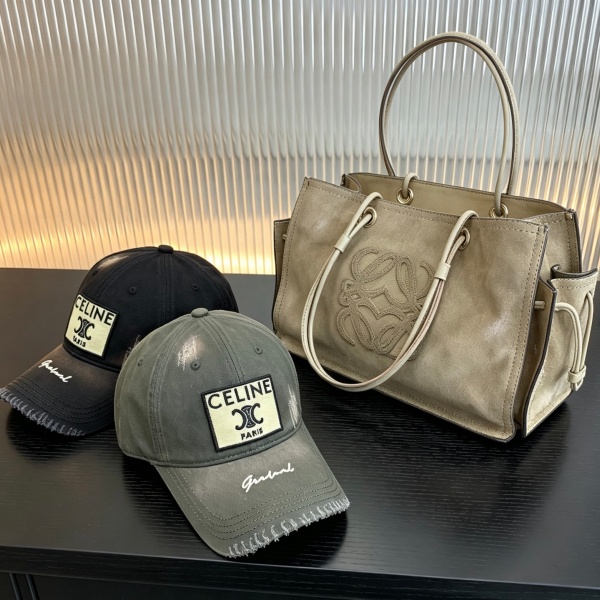 限定入荷 つば先ダメージ セリーヌ キャップ 主役級 CELINE 激安