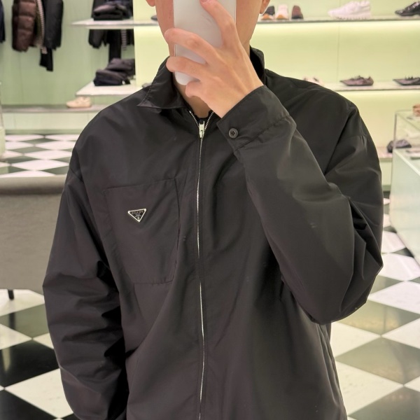 2026新作 トライアングルプレート PRADA 軽量再生ナイロン プラダ ジップジャケット
