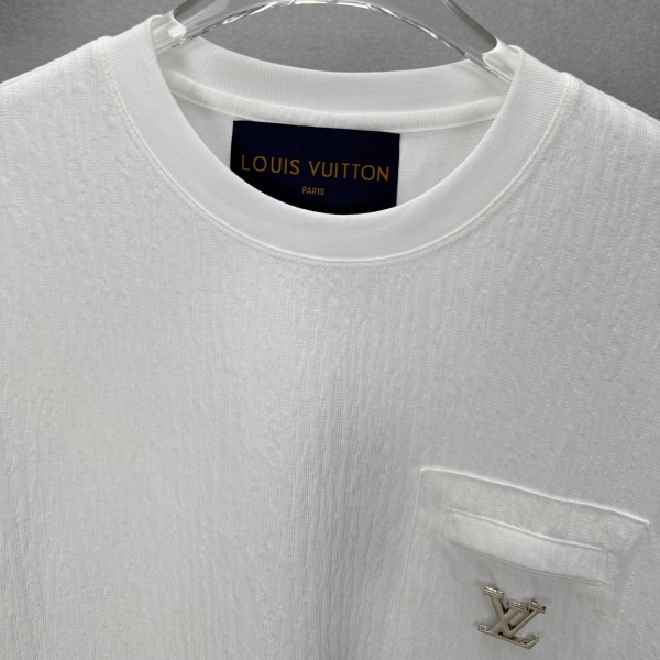 2026新作 胸ポケット金具 ルイ・ヴィトン 上品な抜け感 Louis Vuitton 長袖Tシャツ