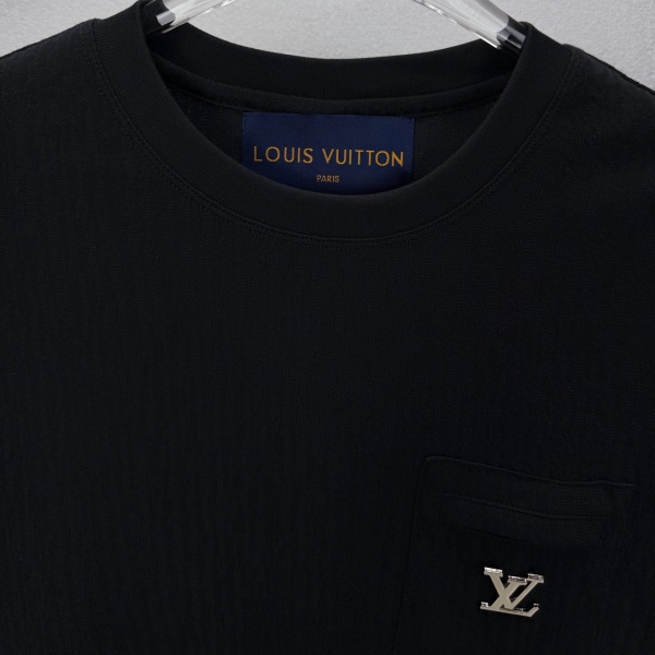 2026新作 胸ポケット金具 ルイ・ヴィトン 上品な抜け感 Louis Vuitton 長袖Tシャツ