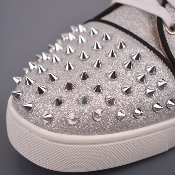 存在感抜群 グリッターアッパー Christian Louboutin メタルスパイク クリスチャン・ルブタン レースアップスニーカー