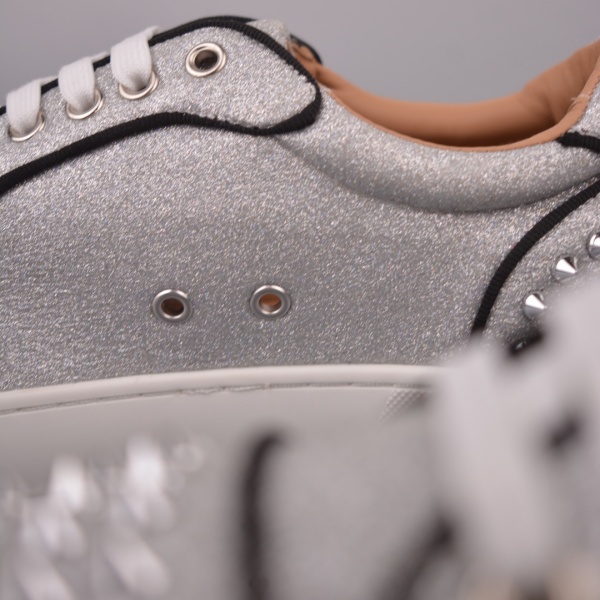 存在感抜群 グリッターアッパー Christian Louboutin メタルスパイク クリスチャン・ルブタン レースアップスニーカー