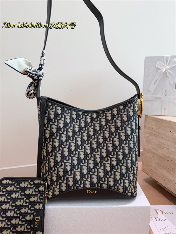 軽量・耐久性抜群Dior Medaillonディオールショルダーバッグコピー通勤＆カジュアル対応大容量