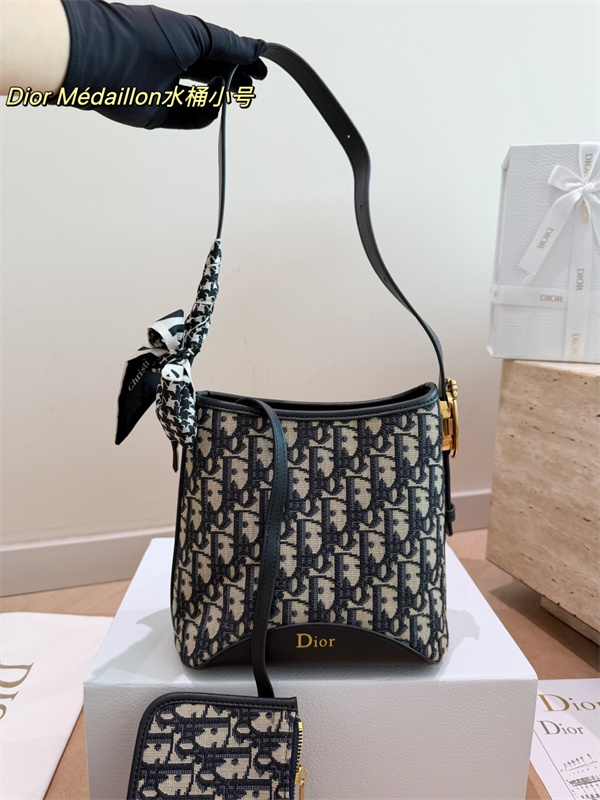 軽量・耐久性抜群Dior Medaillonディオールショルダーバッグコピー通勤＆カジュアル対応大容量