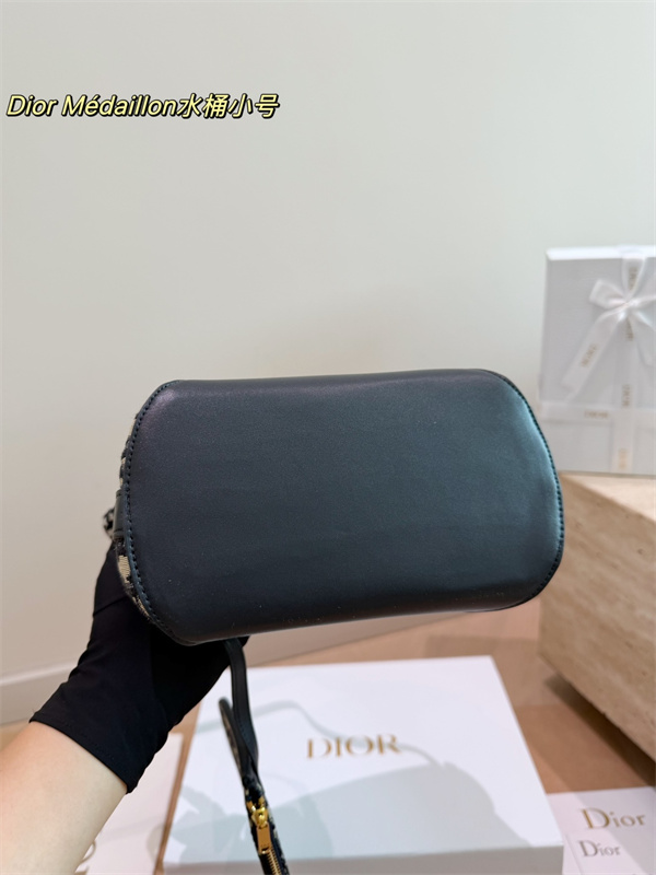 軽量・耐久性抜群Dior Medaillonディオールショルダーバッグコピー通勤＆カジュアル対応大容量