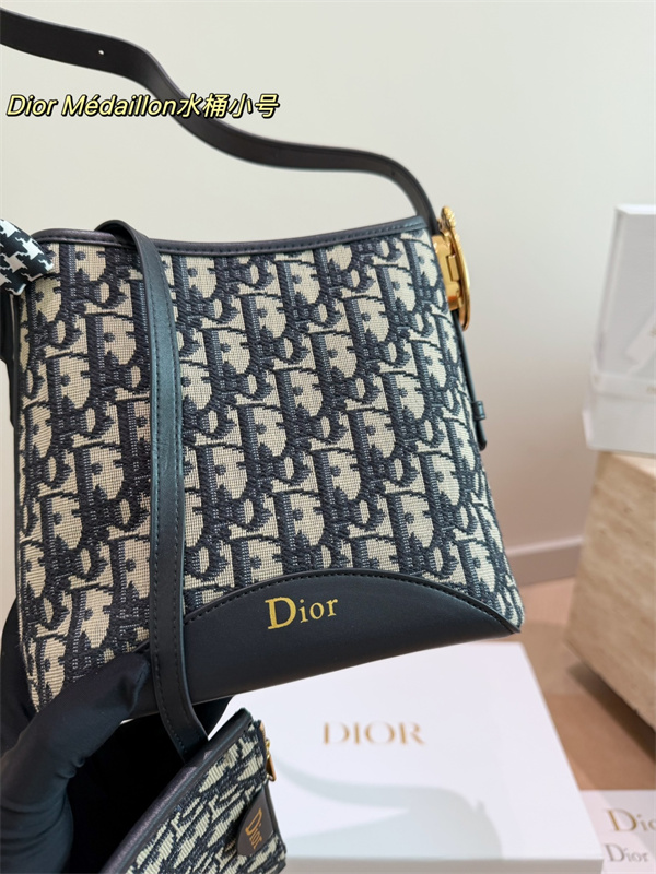 軽量・耐久性抜群Dior Medaillonディオールショルダーバッグコピー通勤＆カジュアル対応大容量