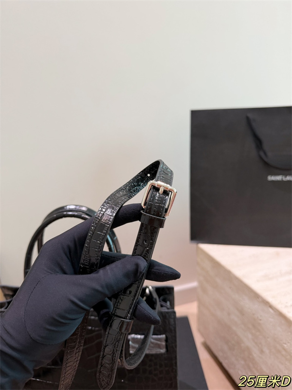 最新★SAINT LAURENTサンローランハンドバッグコピー大容量でスマホ・化粧品・書類もすっきり収納