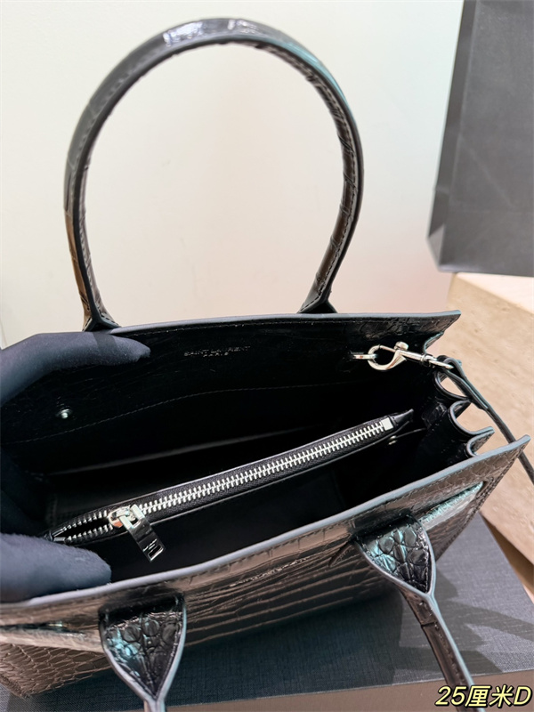 最新★SAINT LAURENTサンローランハンドバッグコピー大容量でスマホ・化粧品・書類もすっきり収納