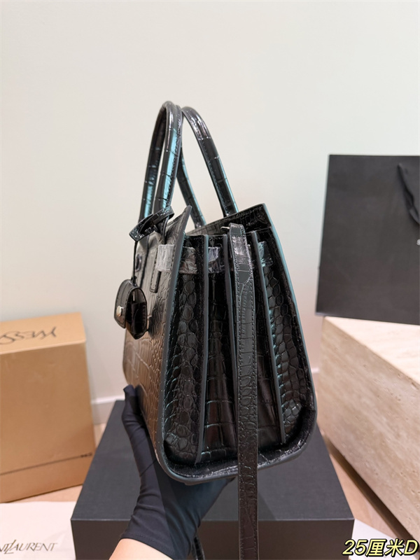 最新★SAINT LAURENTサンローランハンドバッグコピー大容量でスマホ・化粧品・書類もすっきり収納