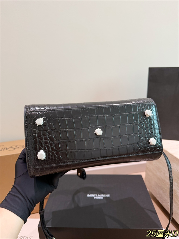 最新★SAINT LAURENTサンローランハンドバッグコピー大容量でスマホ・化粧品・書類もすっきり収納
