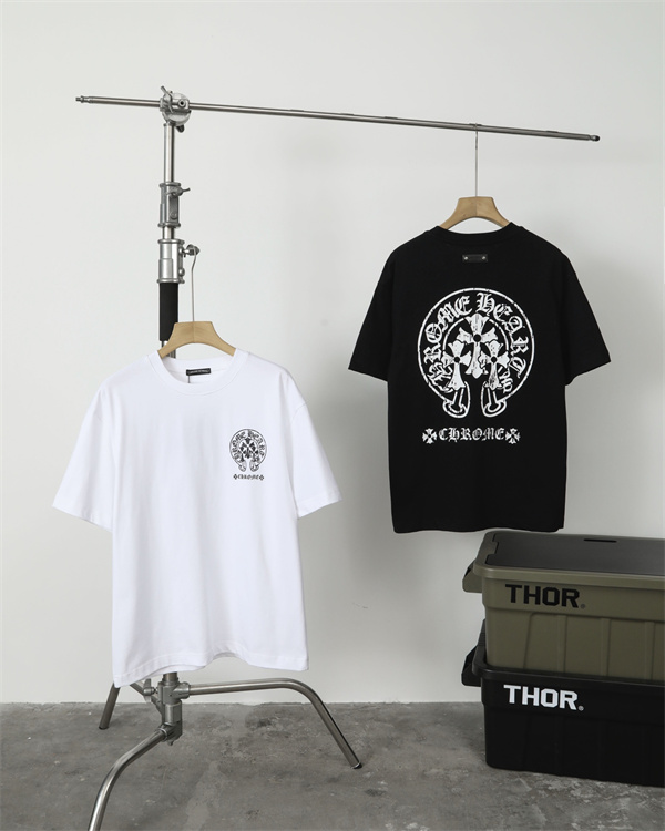 クロスモチーフ ワンポイントプリント CHROME HEARTS クロムハーツ コピー 半袖Tシャツ クルーネック メンズファッション 高級ブランド