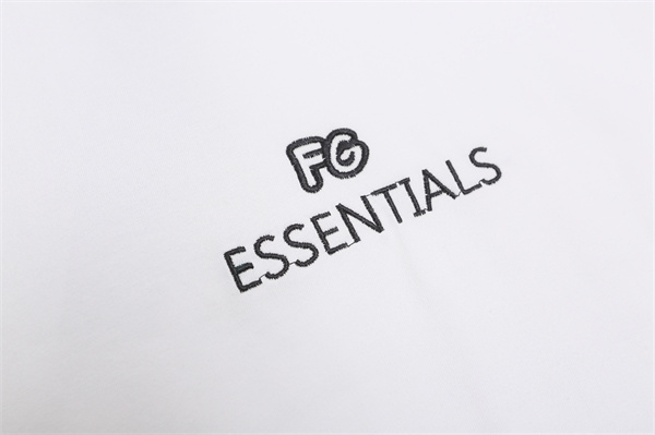 シンプルシルエット ミニマルフォルム ESSENTIALS エッセンシャルズ コピー ノースリーブTシャツ カジュアルコーデ 旬顔アイテム