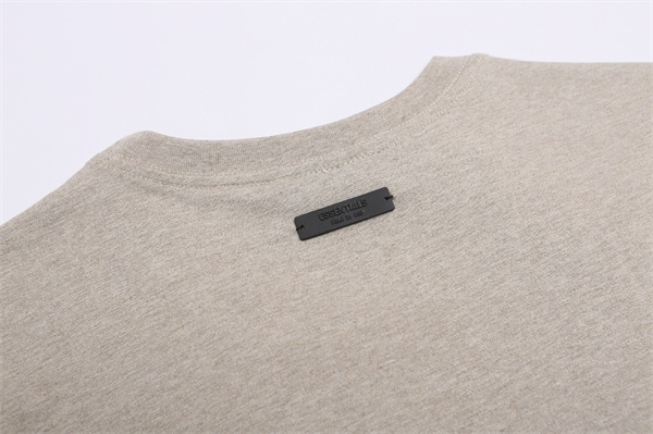 フロントプリント ミニマルフォルム ESSENTIALS エッセンシャルズ コピー ノースリーブTシャツ メンズスタイル 限定デザイン