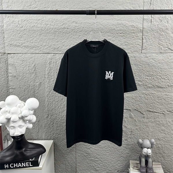 胸元グラフィック シンプルフォルム AMIRI アミリ コピー 半袖Tシャツ ストリートウェア 大人カジュアル 人気アイテム