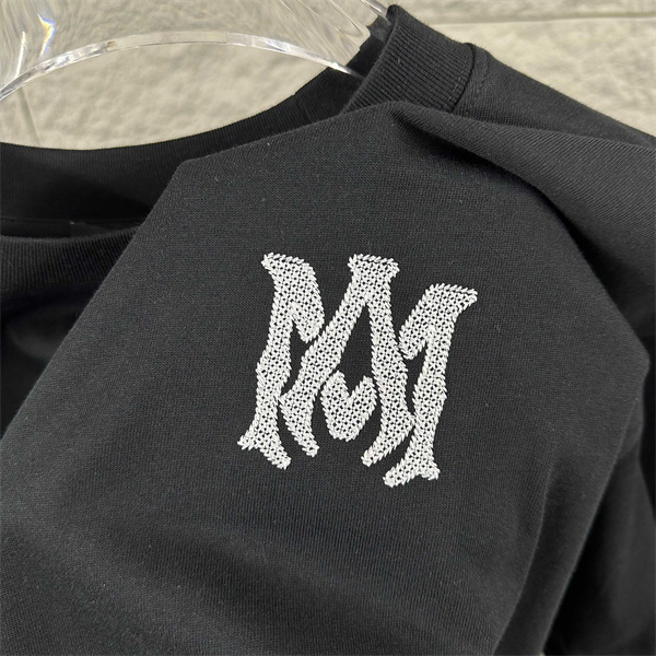 胸元グラフィック シンプルフォルム AMIRI アミリ コピー 半袖Tシャツ ストリートウェア 大人カジュアル 人気アイテム