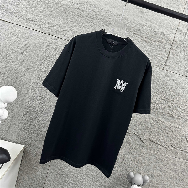 胸元グラフィック シンプルフォルム AMIRI アミリ コピー 半袖Tシャツ ストリートウェア 大人カジュアル 人気アイテム