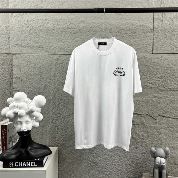 クラブロゴデザイン クルーネック AMIRI アミリ コピー 半袖Tシャツ シンプルシルエット ブランドウェア 軽やかな着心地