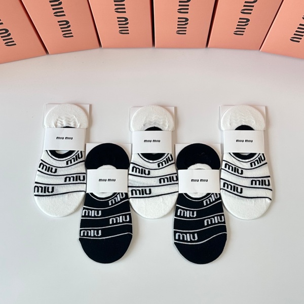 デイリー主力 脱げにくい設計 MIU MIU カバーソックス 5枚入り ミュウミュウ ギフトボックス