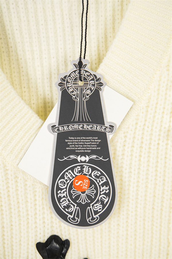 Vネックデザイン クロスモチーフ ケーブル編み CHROME HEARTS クロムハーツ コピー ニット ゆったりシルエット 質感素材 カジュアルスタイル