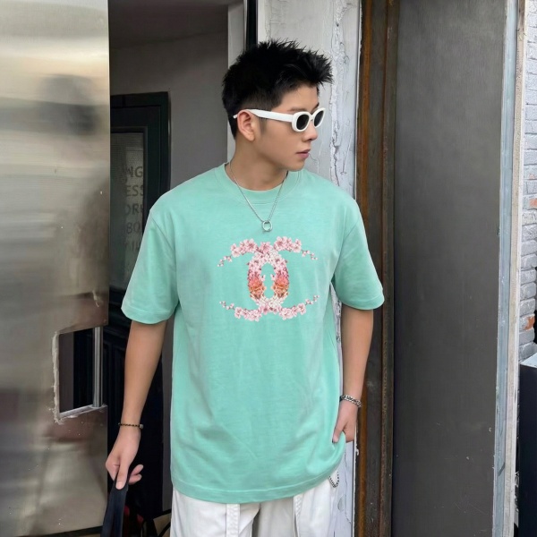 新着コレクション 花咲くダブルCデザイン CHANEL 半袖Tシャツ シャネル 主役級