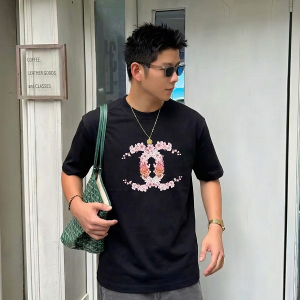 新着コレクション 花咲くダブルCデザイン CHANEL 半袖Tシャツ シャネル 主役級