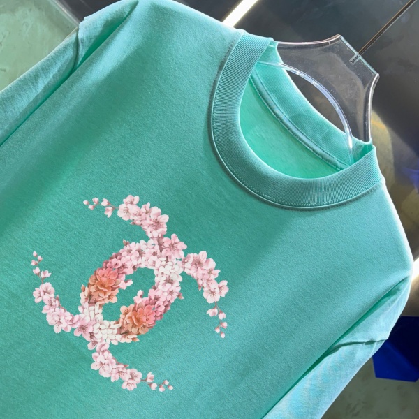新着コレクション 花咲くダブルCデザイン CHANEL 半袖Tシャツ シャネル 主役級