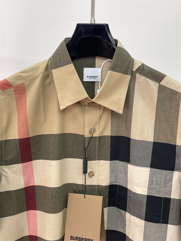 チェックパターン レギュラーカラー クラシックムード BURBERRY バーバリー コピー 半袖シャツ アイコニックデザイン 人気上昇