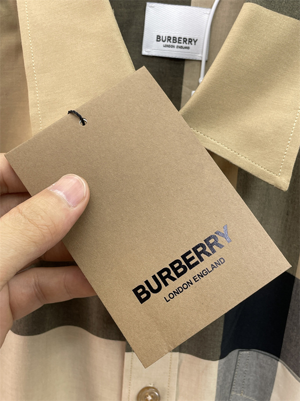 チェックパターン レギュラーカラー クラシックムード BURBERRY バーバリー コピー 半袖シャツ アイコニックデザイン 人気上昇