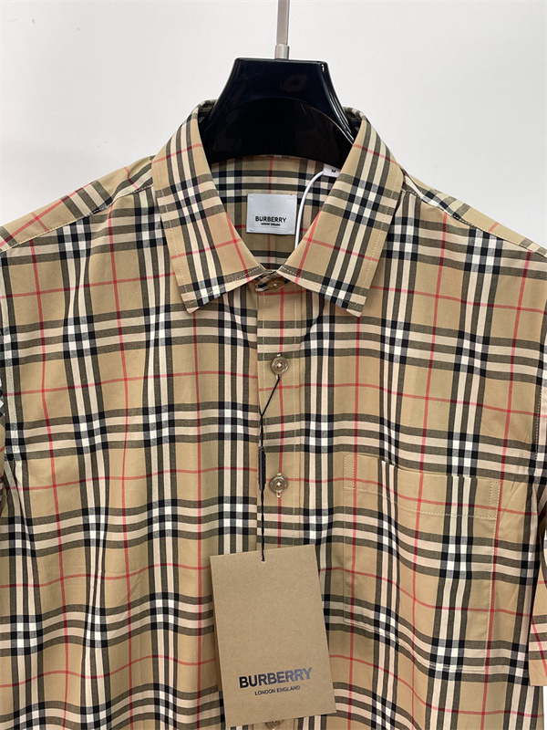 パターンシャツ ボタンフロント ナチュラルライン BURBERRY バーバリー コピー 半袖シャツ 大人カジュアル 話題モデル