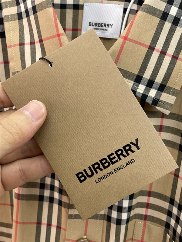 パターンシャツ ボタンフロント ナチュラルライン BURBERRY バーバリー コピー 半袖シャツ 大人カジュアル 話題モデル