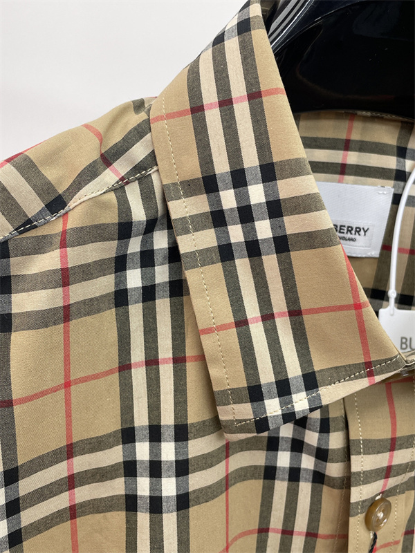 パターンシャツ ボタンフロント ナチュラルライン BURBERRY バーバリー コピー 半袖シャツ 大人カジュアル 話題モデル