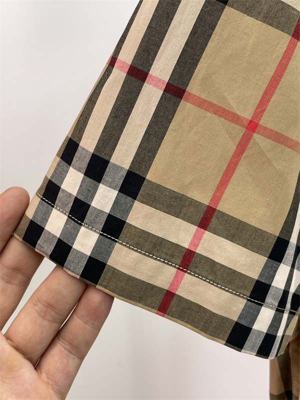レギュラーカラー パターンデザイン BURBERRY バーバリー コピー 半袖シャツ 伝統的な雰囲気 人気アイテム