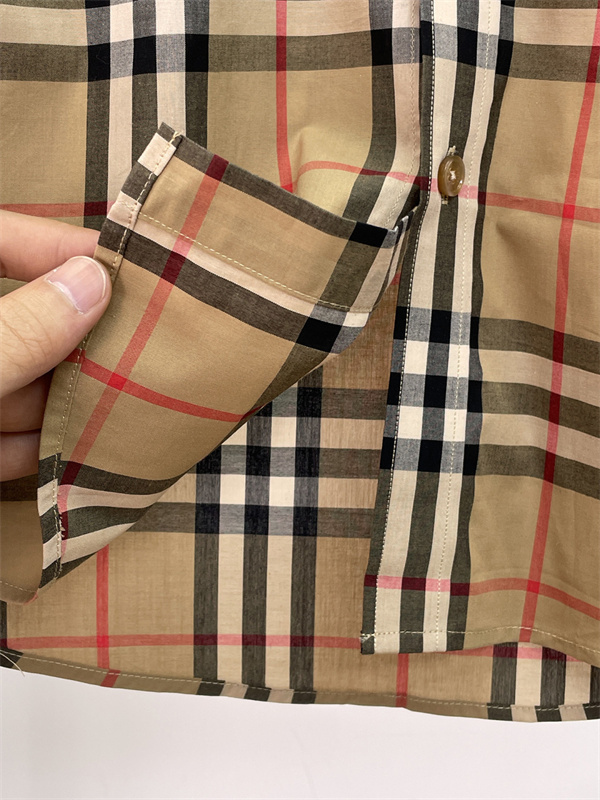 レギュラーカラー パターンデザイン BURBERRY バーバリー コピー 半袖シャツ 伝統的な雰囲気 人気アイテム