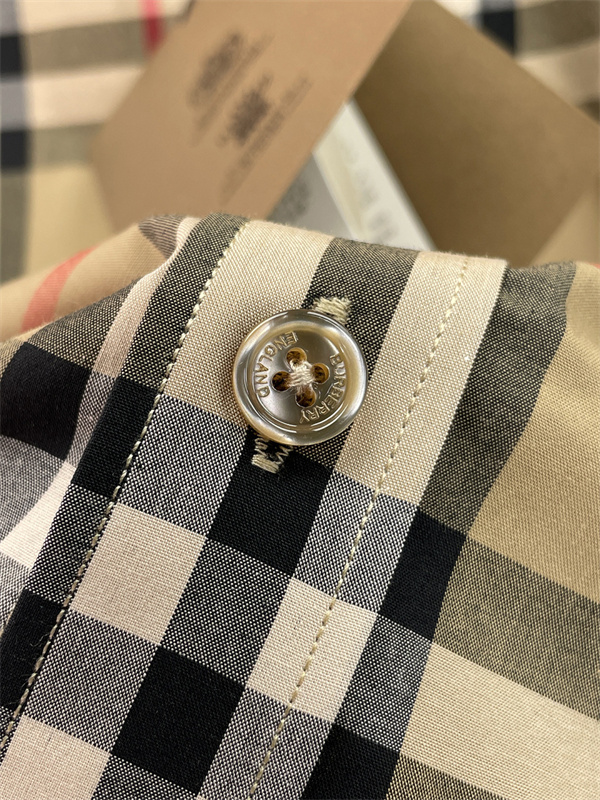 レギュラーカラー パターンデザイン BURBERRY バーバリー コピー 半袖シャツ 伝統的な雰囲気 人気アイテム